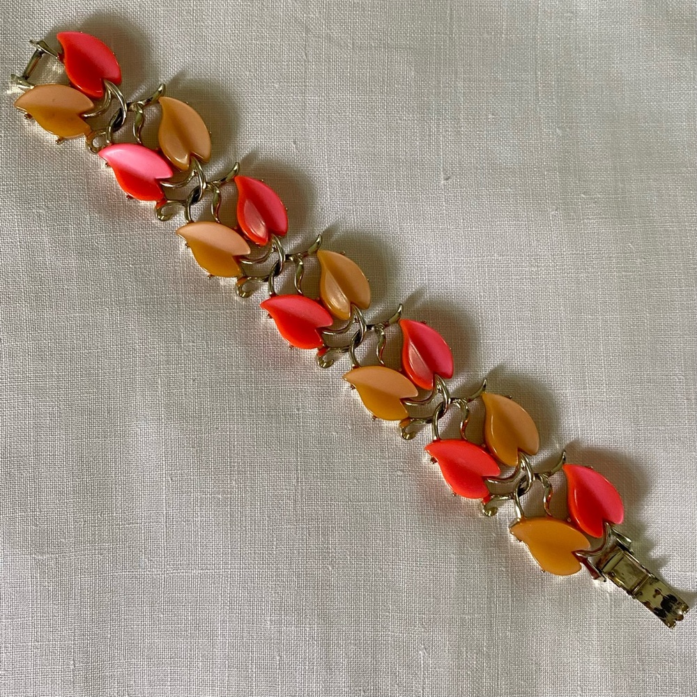Vintage Leaf Bracelet Thermoset Heart Shape Orange Butterscotch Silvertone - Picture 3 of 12